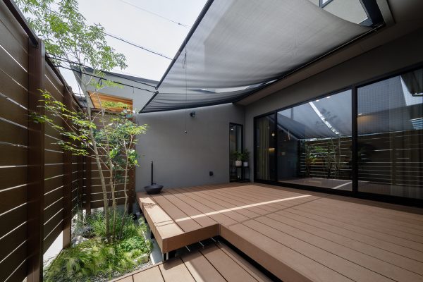 岡山の注文住宅｜中庭住宅　ウッドデッキ　テラス　イチマルホーム