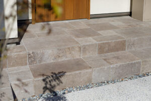 岡山の注文住宅｜タイル　玄関ポーチ　イチマルホーム