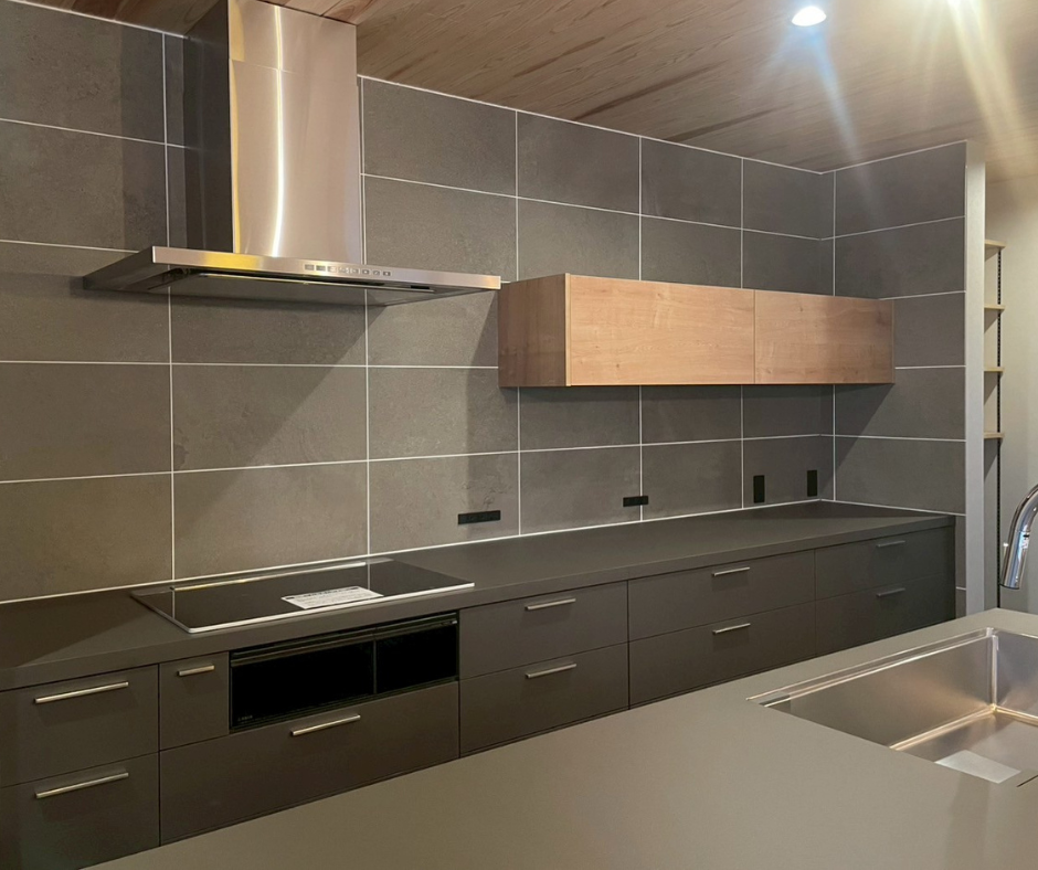 建築家と描いた境界のない平屋　二列型キッチン｜施工事例　岡山　イチマルホーム